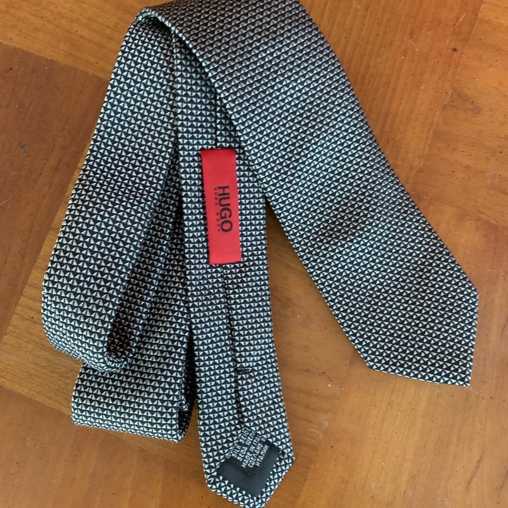 Men’s Hugo Boss silk tie